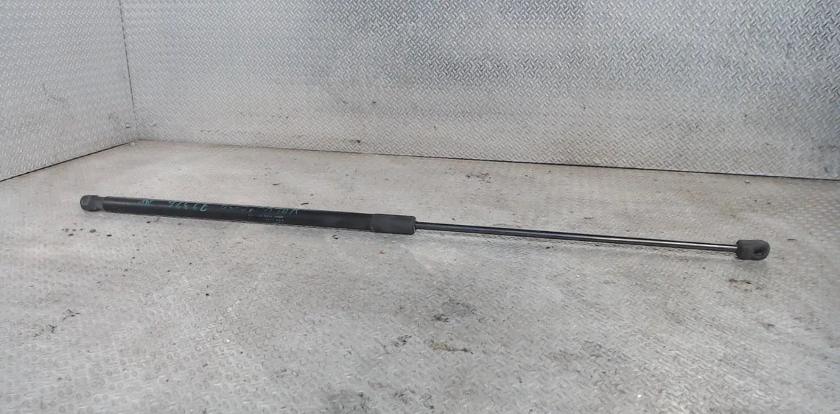 Verin g capot Volvo C30 (533) D3 (2010-2012) occasion