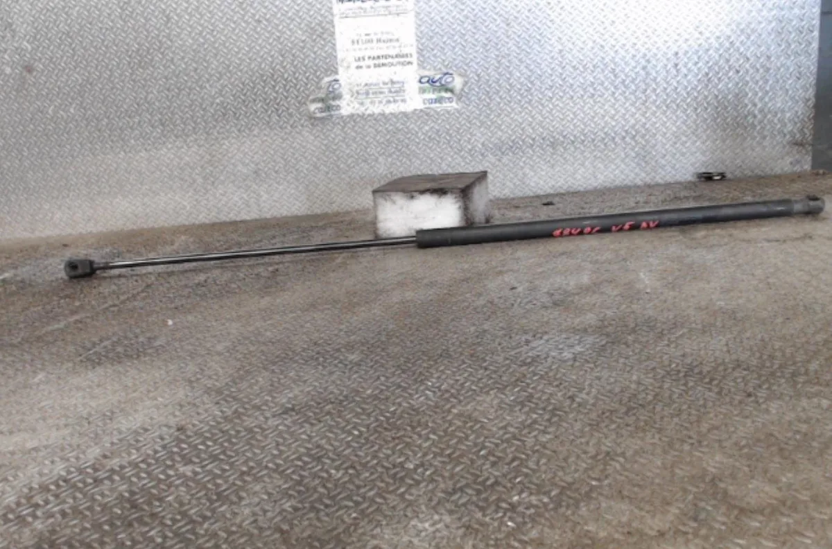Verin g capot VOLVO V 50 V 50 PHASE 1 BREAK occasion