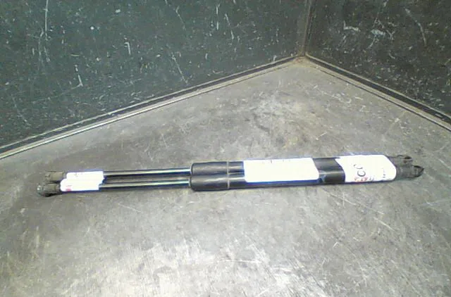 Verin gauche hayon Toyota AURIS (_E15_) 2.0 d-4d (ade150_) (2006-2012) occasion