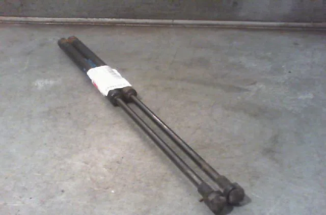 Verin gauche hayon VOLKSWAGEN FOX Phase 1 06-2005--09-2011 occasion