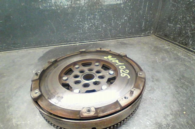Volant moteur Fiat GRANDE PUNTO (199_) 1.3 d multijet (199.axd11, 199.axd1a, 199.axd1b,... (2005-2010) 5 portes occasion