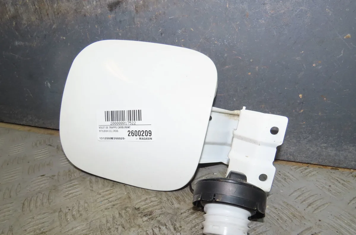 Volet de trappe carburant Mitsubishi ECLIPSE CROSS (GK_) Plug-in hybrid 4wd (gl3w) (2021) occasion