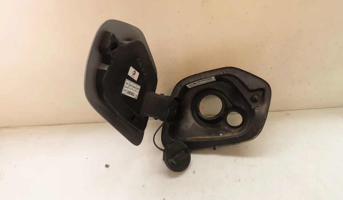 Volet de trappe carburant PEUGEOT 208 2023 occasion
