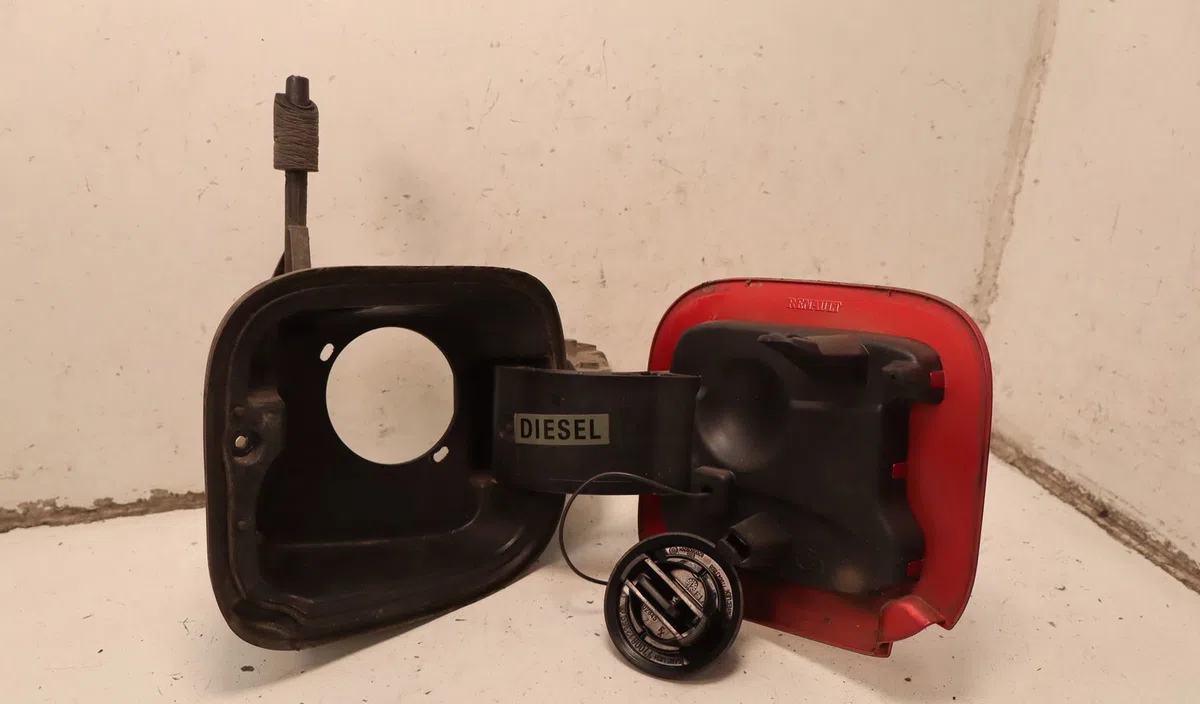 Volet de trappe carburant Renault CAPTUR I (J5_, H5_) 1.5 dci 110 (2015) 5 portes occasion