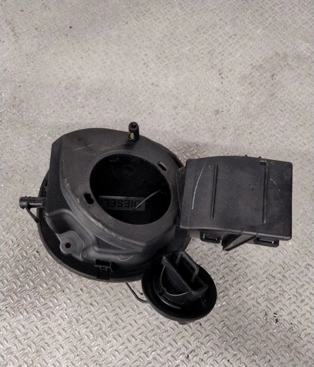 Volet de trappe carburant RENAULT CLIO 4 PHASE 1 BREAK occasion